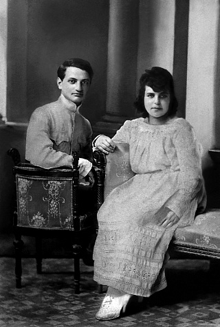 Родители Ю.Левитанского: Давид Исаевич и Раиса Евдокимовна, 1920 год.