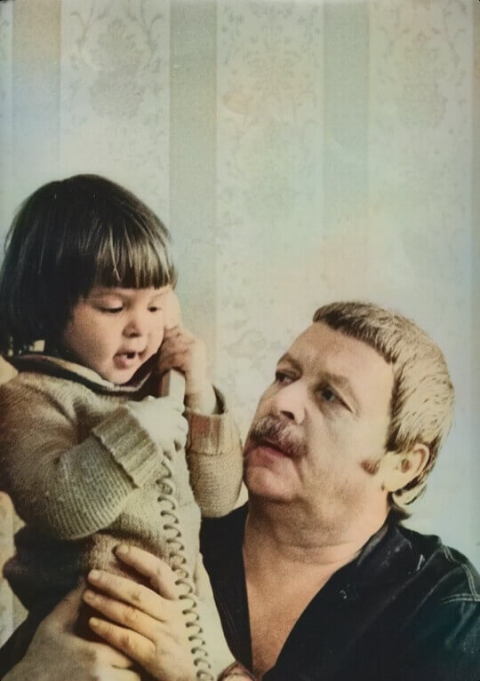 Юрий Левитанский с дочерью Ольгой Москва, конец 70-х. Фото из архива Л. Гомберга