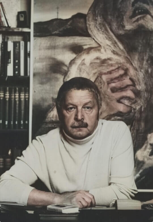 Юрий Левитанский в рабочем кабинете 1985. Фото В. Плотникова