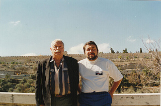 С предпринимателем и меценатом Ильей Колеровым. Ноябрь 1995 года, Израиль.