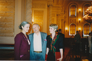 После церемонии вручения Государственной премии РФ с супругой Ириной Машковской (справа) и Ириной Ковалевой.  1995 год, Москва.