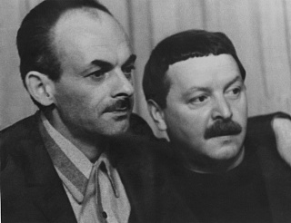 Юрий Левитанский с Булатом Окуджавой. Конец 1960-х годов, Москва.